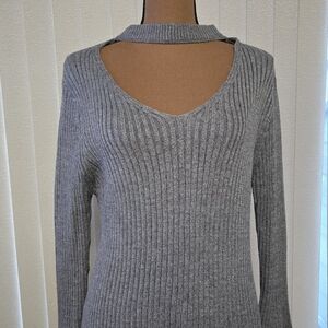 NWT Suzanne Betro Gray V-Neck Sweater
